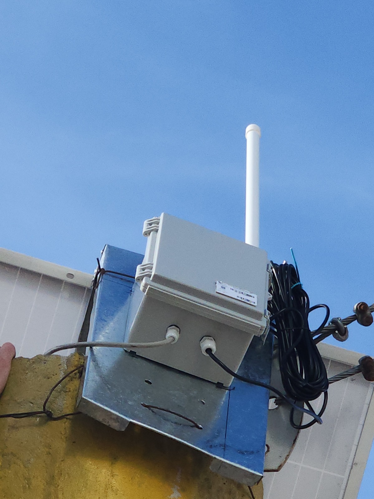 Field gateway installed on a pole with antenna